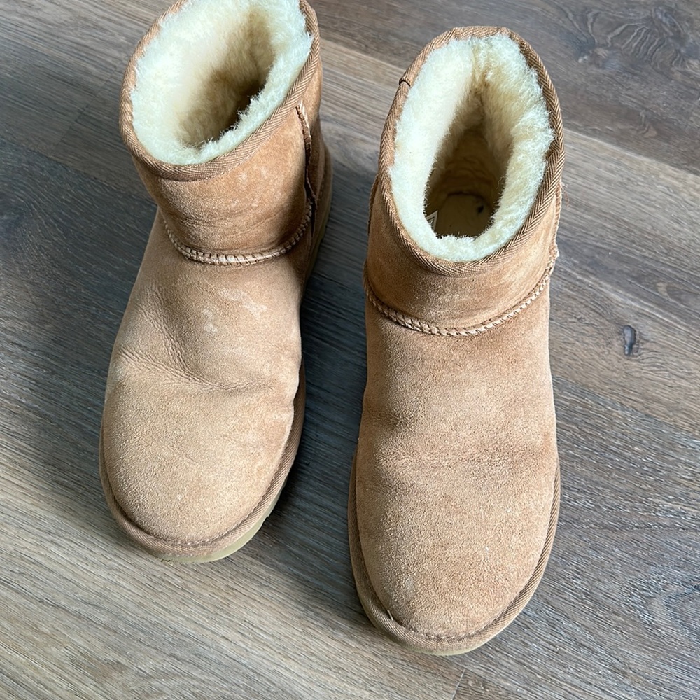 Men size 8 UGG boots